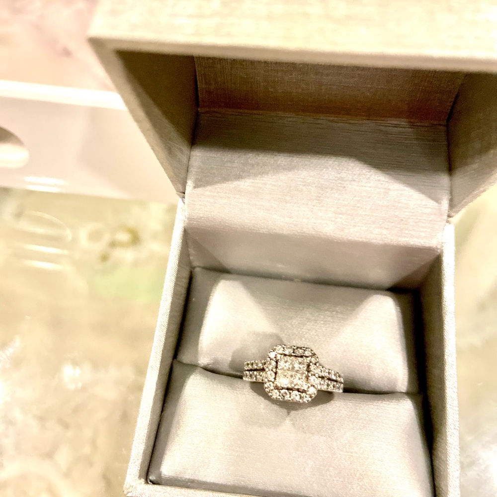 COPY - Gorgeous 1 carat Natural diamond ring on 14 karat white gold setting